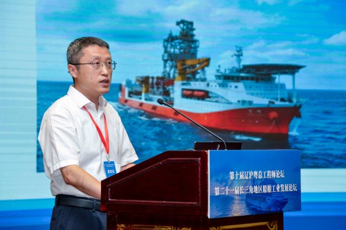 张海彬副总工程师作报告